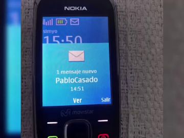 Pablo Casado envía un SMS a miles de españoles para pedirles un voto