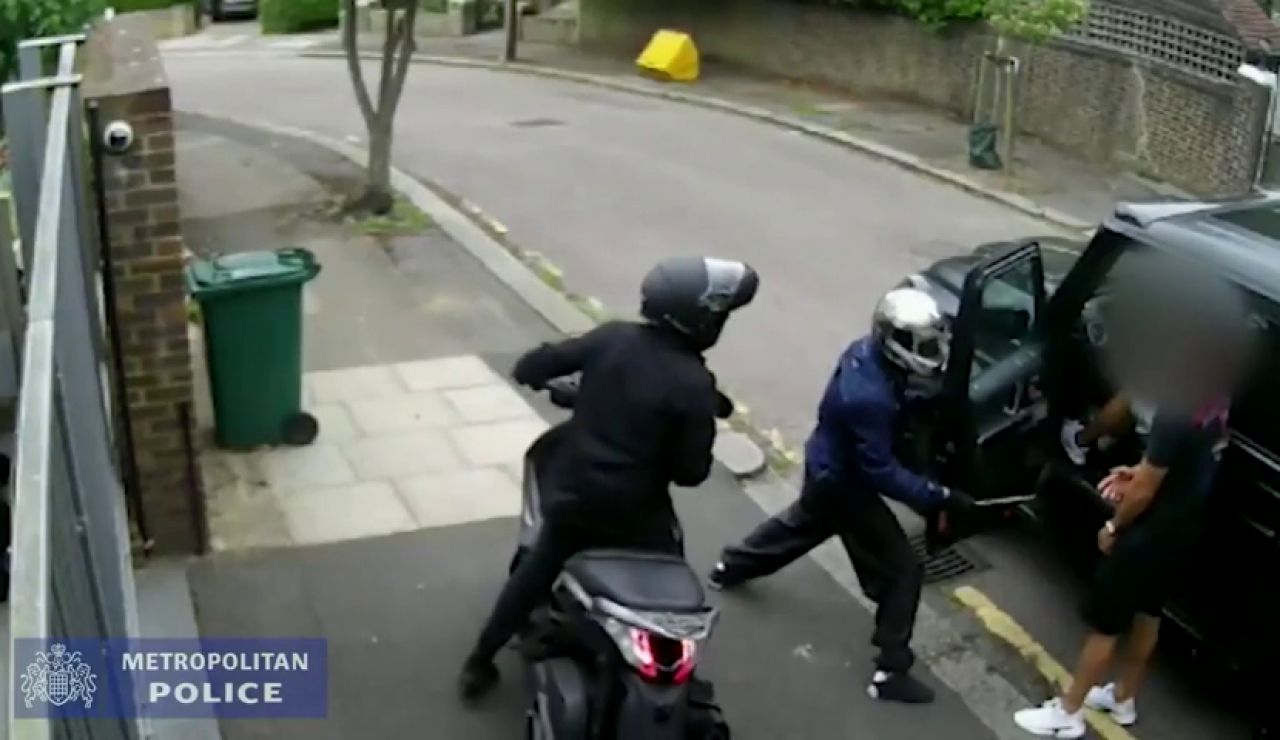 Condenado a 10 años de prisión el hombre que asaltó a Ozil y Kolasinac a punta de cuchillo en Londres Condenado a 10 años de prisión el hombre que asaltó a Ozil y Kolasinac a punta de cuchillo en Londres