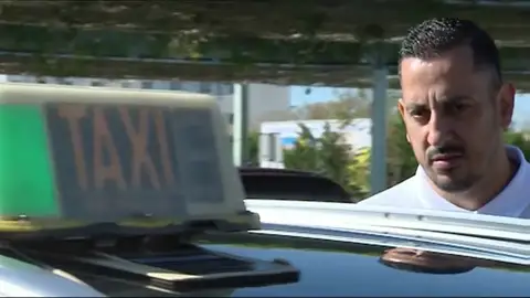 Un taxista sevillano devuelve una mochila con casi 6.000 euros que olvidó un cliente Un taxista sevillano devuelve una mochila con casi 6.000 euros que olvidó un cliente