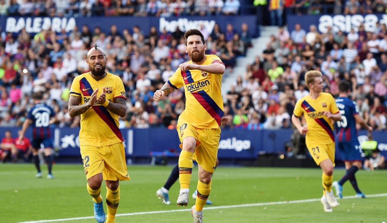 Messi celebrando su gol contra el Levante Messi celebrando su gol contra el Levante