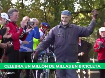 Un británico de 82 años logra recorrer 1.600.000 kilómetros con su bici