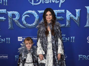 Selena Gomez junto a su hermana en el estreno de 'Frozen 2'