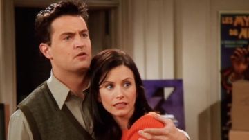 Chandler y Monica en 'Friends'