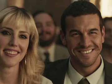 Natalia de Molina y Mario Casas en 'Adiós' Natalia de Molina y Mario Casas en 'Adiós'