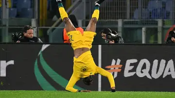 Ntcham recrea la muerte de Mussolini Ntcham recrea la muerte de Mussolini