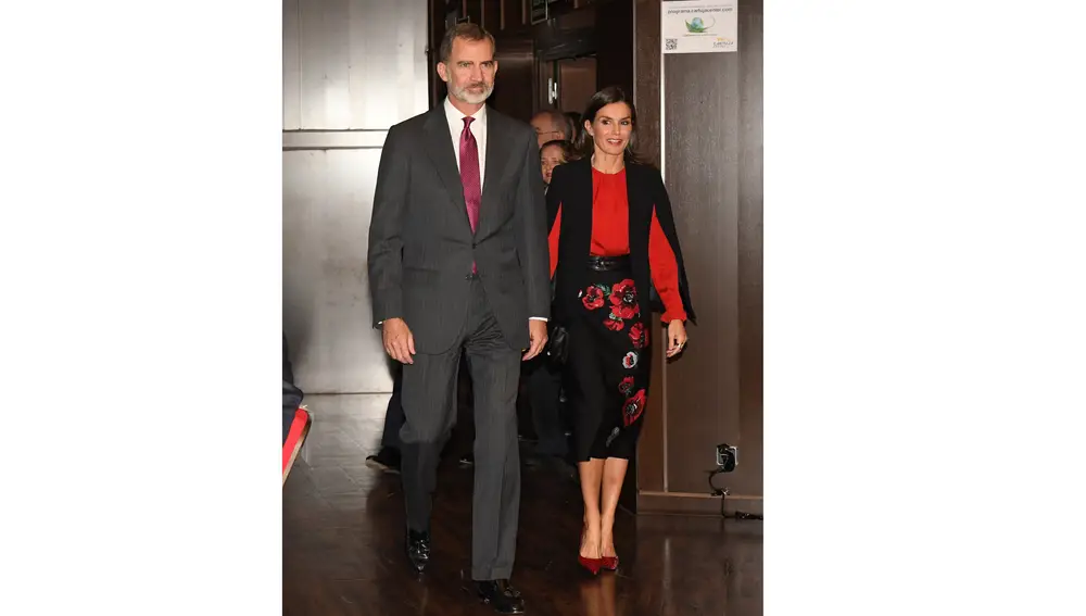 Look de la reina Letizia en Sevilla Look de la reina Letizia en Sevilla