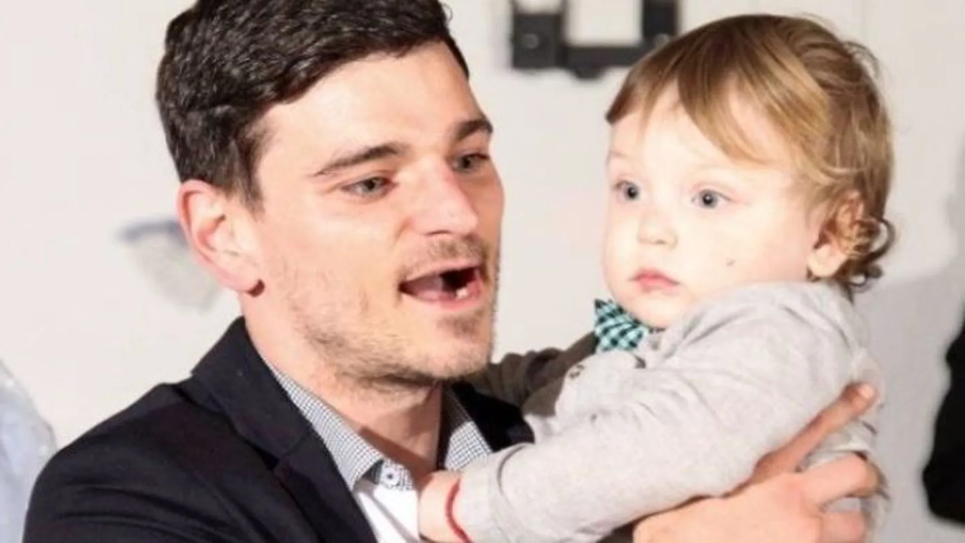 El niño fallecido junto a su padre El niño fallecido junto a su padre