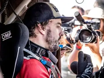 Deportes Antena 3 (09-11-19) Fernando Alonso logra su primer podio en un rally antes de afrontar el Dakar 2020 Deportes Antena 3 (09-11-19) Fernando Alonso logra su primer podio en un rally antes de afrontar el Dakar 2020