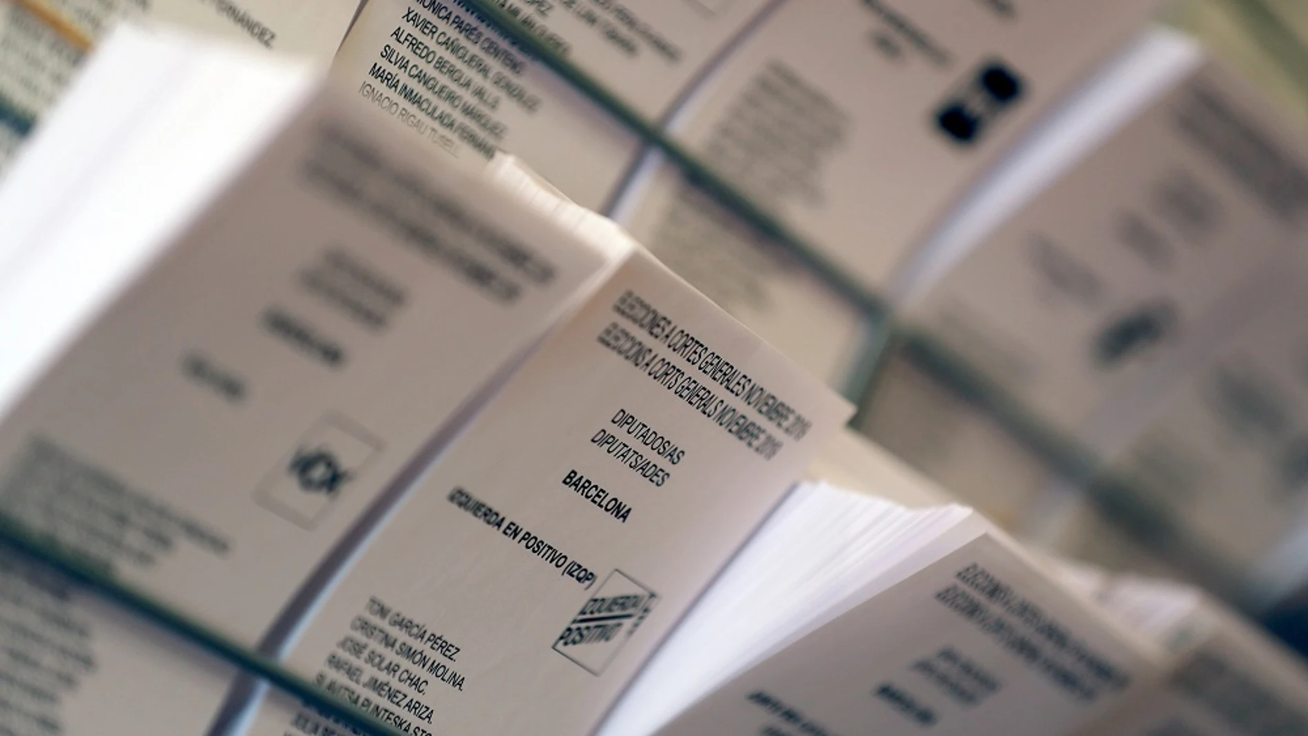 Detalle de papeletas electorales en el Colegio Francesc Maciá de Barcelona Detalle de papeletas electorales en el Colegio Francesc Maciá de Barcelona
