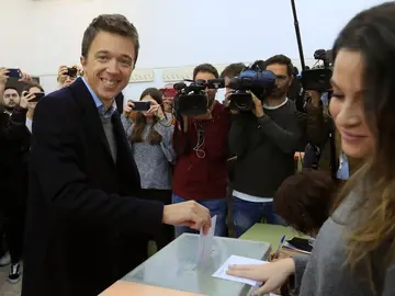 Íñigo Errejón votando Íñigo Errejón votando