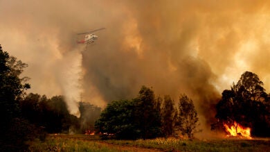 Al menos tres muertos debido a los más de 70 incendios activos en Australia 