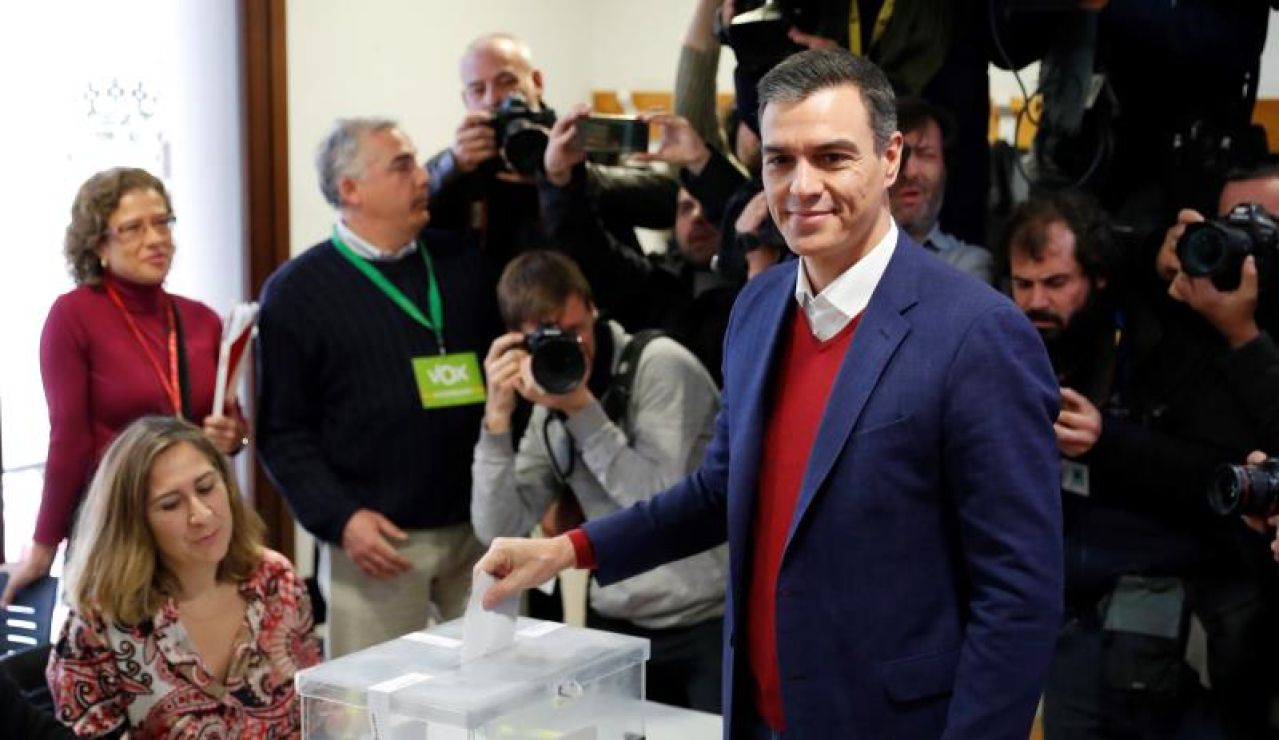El presidente del Gobierno en funciones, Pedro Sánchez, vota en Pozuelo de Alarcón El presidente del Gobierno en funciones, Pedro Sánchez, vota en Pozuelo de Alarcón