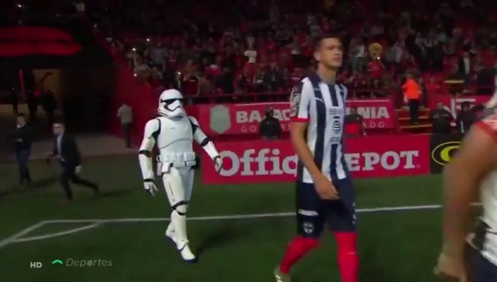 Los Soldados Imperiales de Star Wars invitados de excepción en un partido de la liga mexicana 