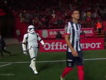 Los Soldados Imperiales de Star Wars invitados de excepción en un partido de la liga mexicana 