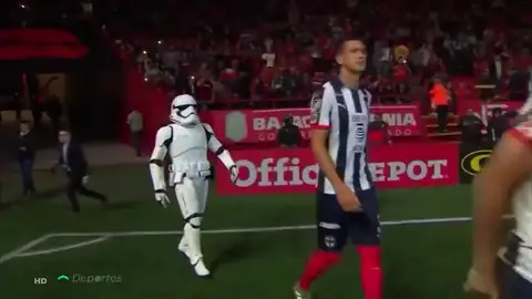 Los Soldados Imperiales de Star Wars invitados de excepción en un partido de la liga mexicana Los Soldados Imperiales de Star Wars invitados de excepción en un partido de la liga mexicana