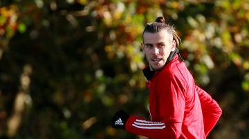 Gareth Bale, entrenando con Gales