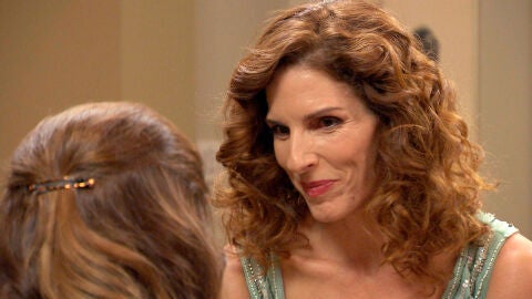 Julia confía sus secretos a su peor enemigo, su hermana