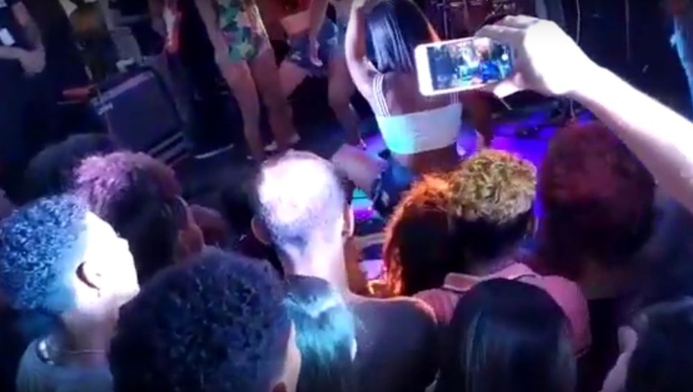 La mujer bailando 'twerking'