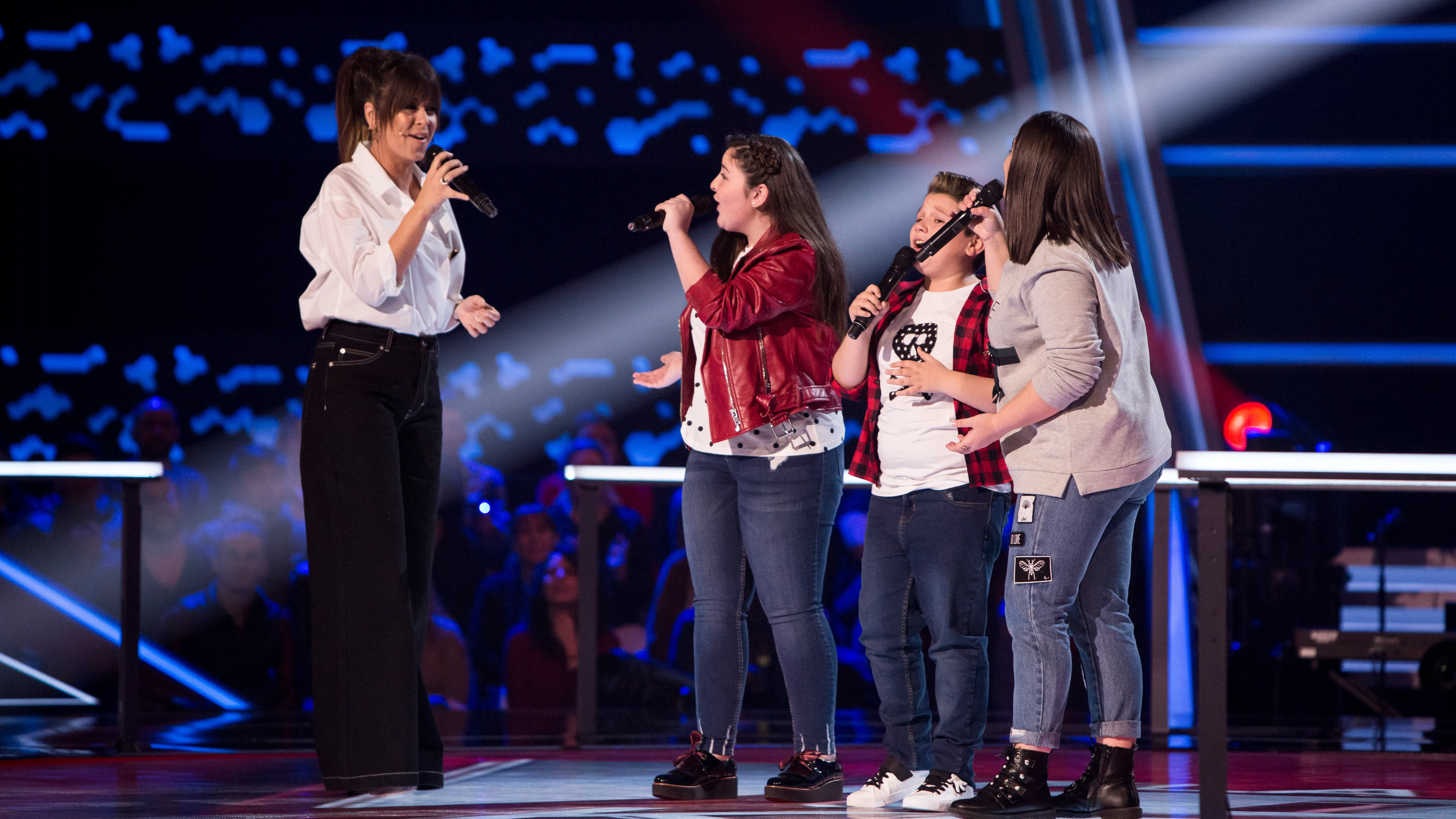 Vanesa Martín canta ’90 Minutos’ con Paola Casas, Juan Manuel Segovia y María Calero en las Batallas de ‘La Voz Kids’ Vanesa Martín canta ’90 Minutos’ con Paola Casas, Juan Manuel Segovia y María Calero en las Batallas de ‘La Voz Kids’