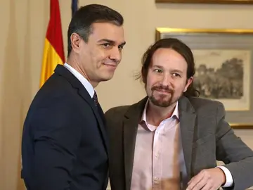 A3 Noticias 2 (12-11-19) Los dardos entre Pedro Sánchez y Pablo Iglesias que han acabado en abrazo A3 Noticias 2 (12-11-19) Los dardos entre Pedro Sánchez y Pablo Iglesias que han acabado en abrazo