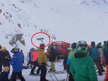 Momento del rescate en la estación de Soelden