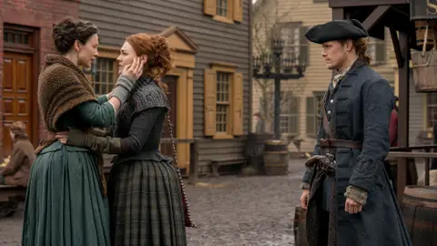 Caitriona Balfe, Sophie Skelton y Sam Heughan Caitriona Balfe, Sophie Skelton y Sam Heughan