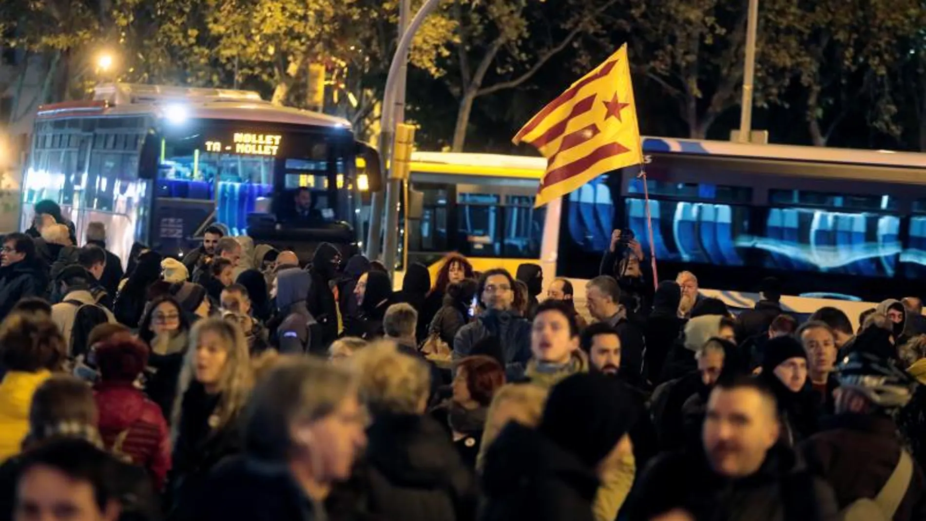 Los CDR cortan las principales avenidas de acceso y salida de Barcelona Los CDR cortan las principales avenidas de acceso y salida de Barcelona
