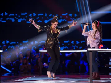 Laura Muñoz y Pastora Soler cantan ‘Quédate conmigo’ en las Batallas de ‘La Voz Kids’ Laura Muñoz y Pastora Soler cantan ‘Quédate conmigo’ en las Batallas de ‘La Voz Kids’