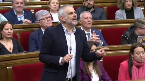 Los independentistas adelantan el pleno del Parlament para desobedecer al Tribunal Constitucional Los independentistas adelantan el pleno del Parlament para desobedecer al Tribunal Constitucional