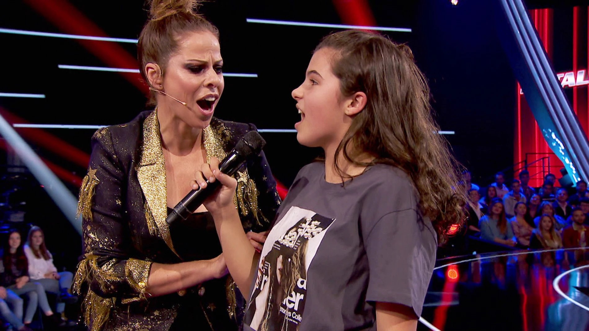Pastora Soler canta junto a Victoria Herraiz su canción ‘La Tormenta’ en las Batallas de ‘La Voz Kids’