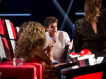 Rosario Flores y Arkano sorprenden al público cantando y rapeando tras las Batallas de ‘La Voz Kids’ Rosario Flores y Arkano sorprenden al público cantando y rapeando tras las Batallas de ‘La Voz Kids’