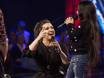 Manuela Gómez cumple su sueño y canta junto a Niña Pastori ‘Una moneda tiré yo al agua’ en las Batallas de ‘La Voz Kids’ Manuela Gómez cumple su sueño y canta junto a Niña Pastori ‘Una moneda tiré yo al agua’ en las Batallas de ‘La Voz Kids’