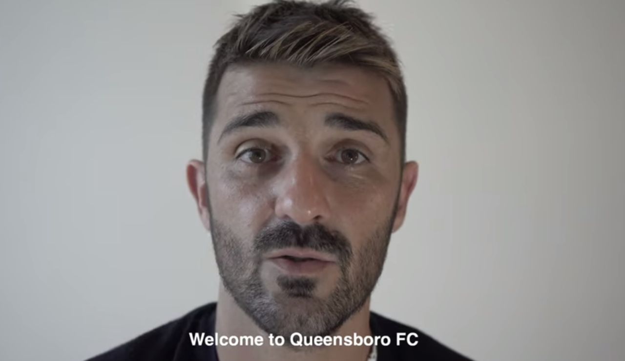 David Villa dando la bienvenida en un vídeo al Queensboro FC David Villa dando la bienvenida en un vídeo al Queensboro FC