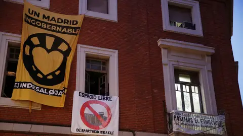 Fachada del centro social 'La Ingobernable', en Madrid Fachada del centro social 'La Ingobernable', en Madrid