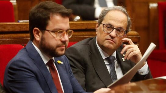 Pere Aragon&eacute;s y Quim Torra en el Parlament catal&aacute;n