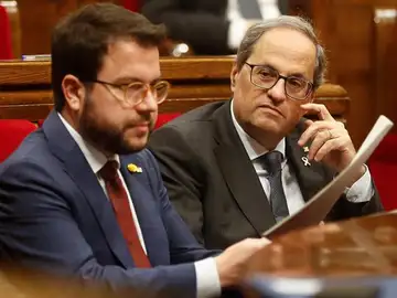 Pere Aragonés y Quim Torra en el Parlament catalán Pere Aragonés y Quim Torra en el Parlament catalán