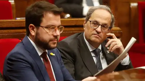 Pere Aragonés y Quim Torra en el Parlament catalán Pere Aragonés y Quim Torra en el Parlament catalán