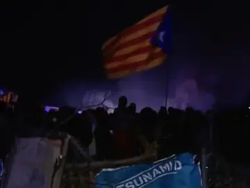 Los independentistas mantienen el bloqueo en autopistas y ciudades Los independentistas mantienen el bloqueo en autopistas y ciudades