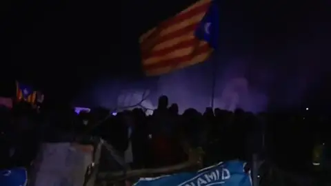 Los independentistas mantienen el bloqueo en autopistas y ciudades Los independentistas mantienen el bloqueo en autopistas y ciudades