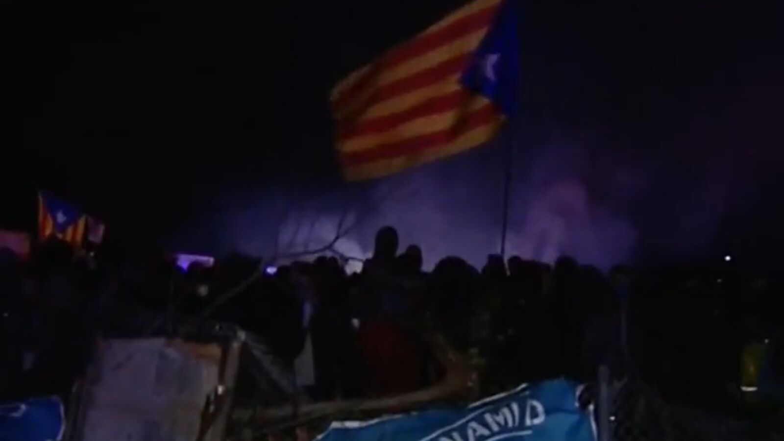 Decenas de personas pasan la noche en la AP-7 a la altura de Girona
