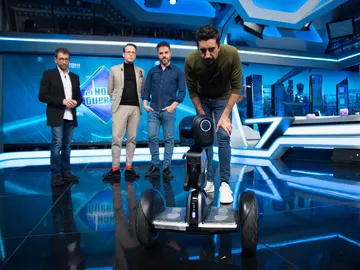 El robot Loomo y 'Condon Man', la ciencia de Marron con Ernesto Sevilla y Joaquín Reyes en 'El Hormiguero 3.0' El robot Loomo y 'Condon Man', la ciencia de Marron con Ernesto Sevilla y Joaquín Reyes en 'El Hormiguero 3.0'