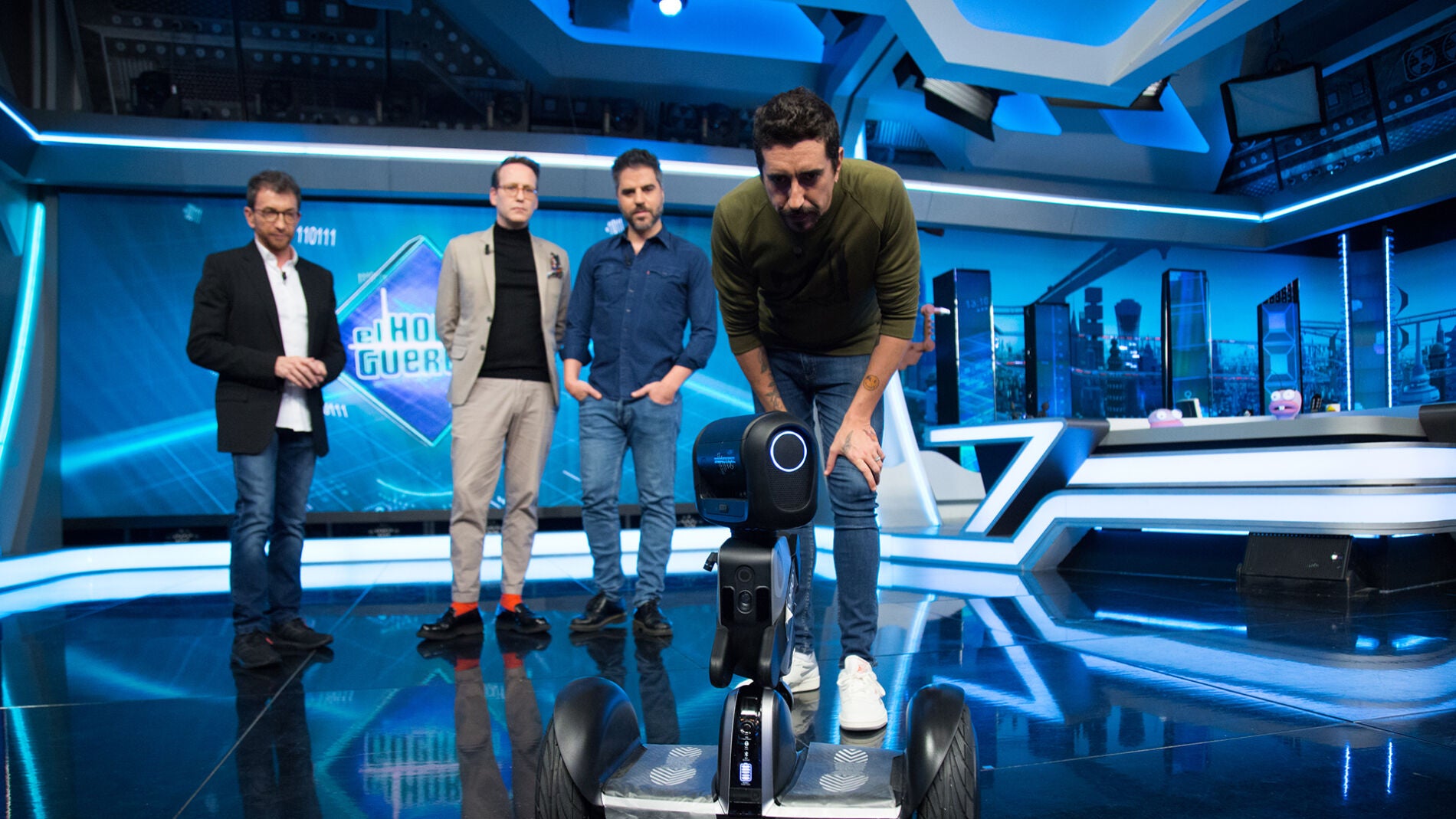 El robot Loomo y 'Condon Man', la ciencia de Marron con Ernesto Sevilla y Joaqu&iacute;n Reyes en 'El Hormiguero 3.0'