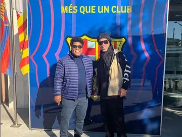 Ronaldinho junto con su hermano en el Camp Nou Ronaldinho junto con su hermano en el Camp Nou