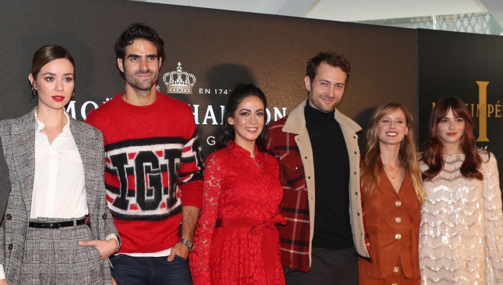 Andrea Duro, Juan Betancourt, Dafne Fernández, Peter Vives, Manuela Velllés y Verónica Perona