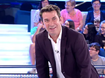 El ataque de risa de Arturo Valls al descubrir cómo se despierta un espectador... ¡que se había quedado dormido! El ataque de risa de Arturo Valls al descubrir cómo se despierta un espectador... ¡que se había quedado dormido!