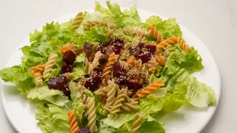 Ensalada de pasta y remolacha Ensalada de pasta y remolacha