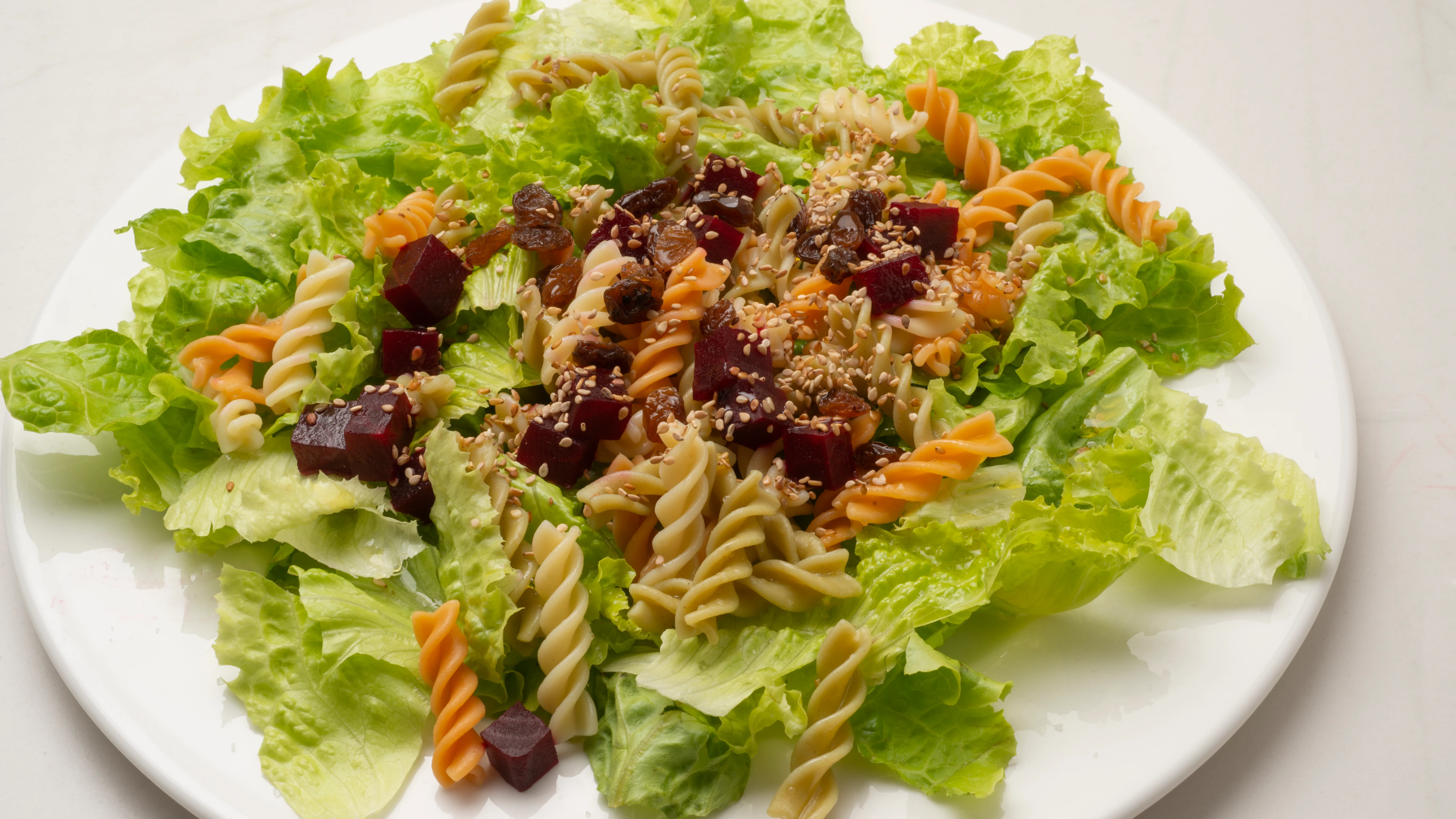 Ensalada de pasta y remolacha