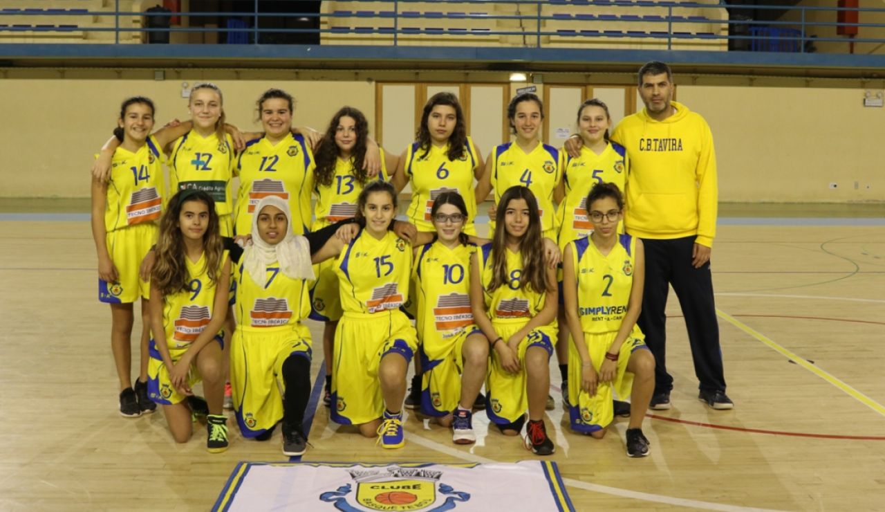 Las jugadoras del CB Tavira antes de un encuentro Las jugadoras del CB Tavira antes de un encuentro