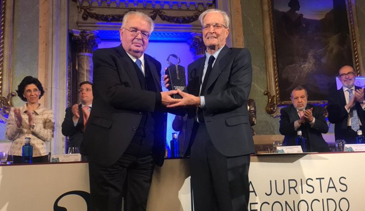 Garrigues Walker recibe el Premio Pelayo Garrigues Walker recibe el Premio Pelayo