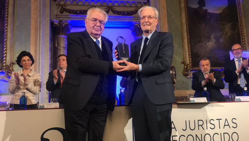 Garrigues Walker recibe el Premio Pelayo